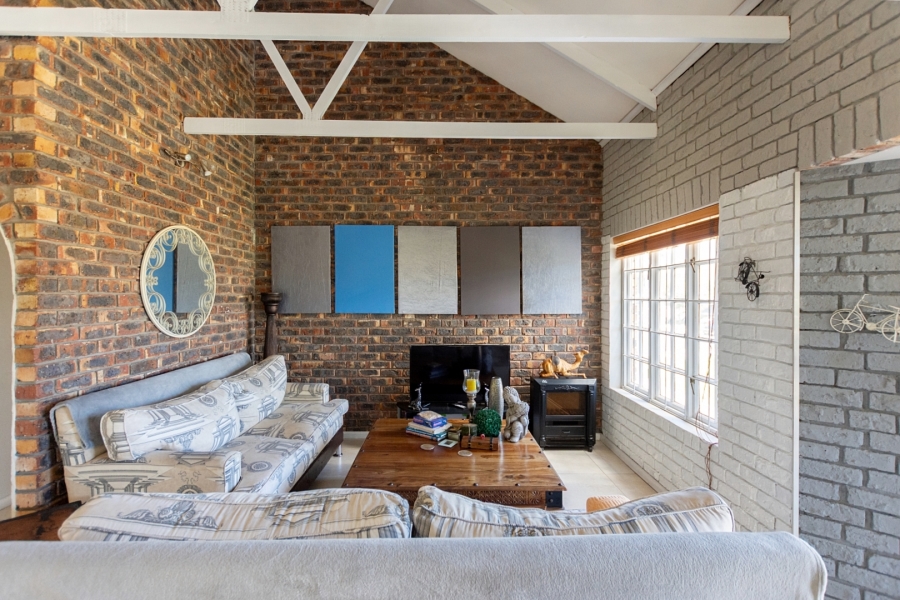 5 Bedroom Property for Sale in Middedorp Western Cape